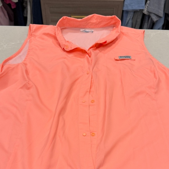 Women’s Columbia Sleeveless Shirts - set of 4 - Picture 9 of 11